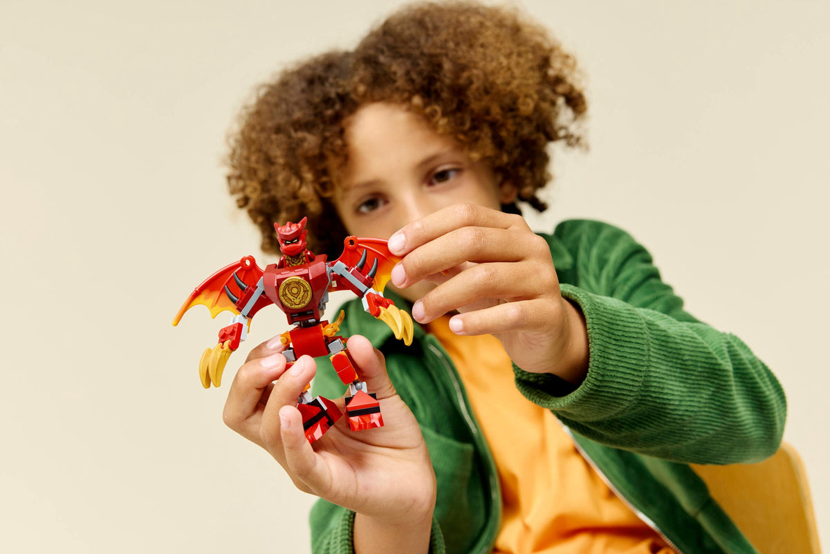LEGO® Ninjago 71851 Kais Drachen-Mech Battle Set – Lifestyle-Foto 1