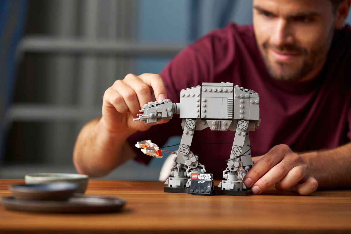 LEGO® Star Wars 75440 AT-AT™ – Lifestyle-Foto 1