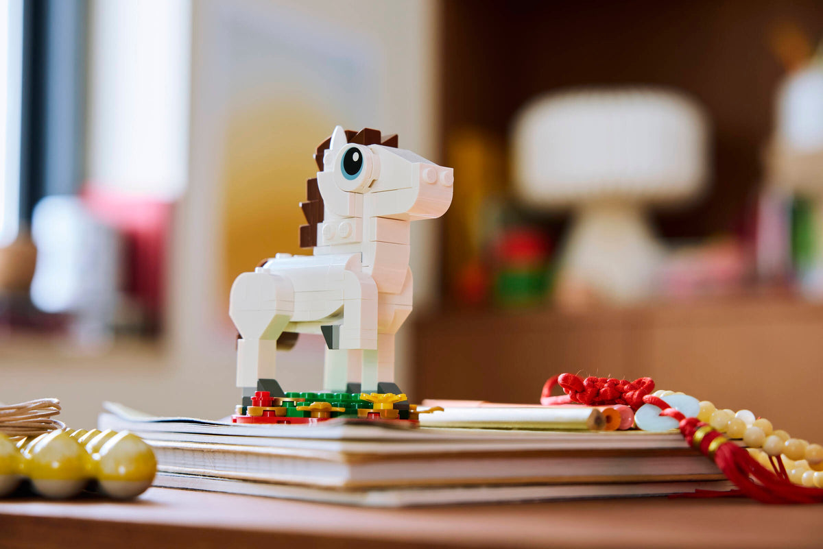 LEGO® Promotional 40779 Jahr des Pferdes – Lifestyle-Foto 3