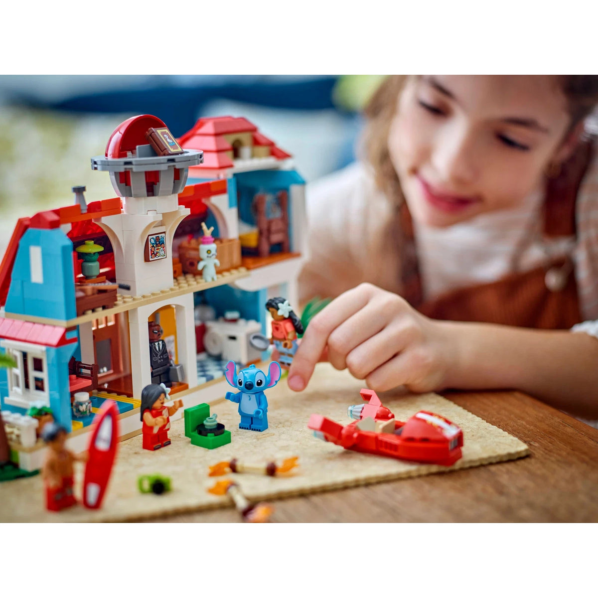 LEGO® Disney 43268 Das Strandhaus aus „Lilo und Stitch“ – Ansicht 4
