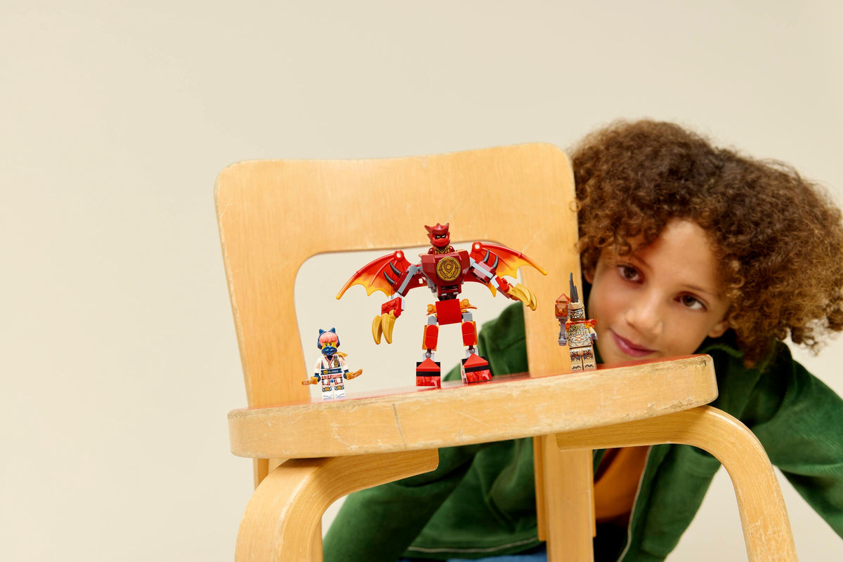 LEGO® Ninjago 71851 Kais Drachen-Mech Battle Set – Lifestyle-Foto 2