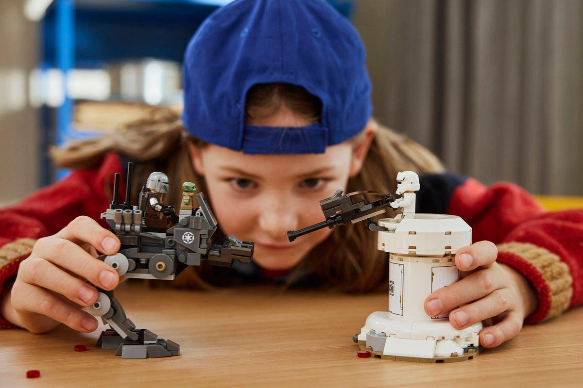 LEGO® Star Wars 75444 Angriff des AT-RT™ – Lifestyle-Foto 1
